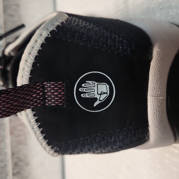 Body Glove Women's Black and Pink Athletic Shoes Size 8. - Picture 7 of 10